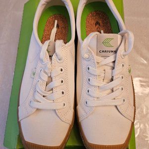 NIB White Cariuma Canvas Sneakers